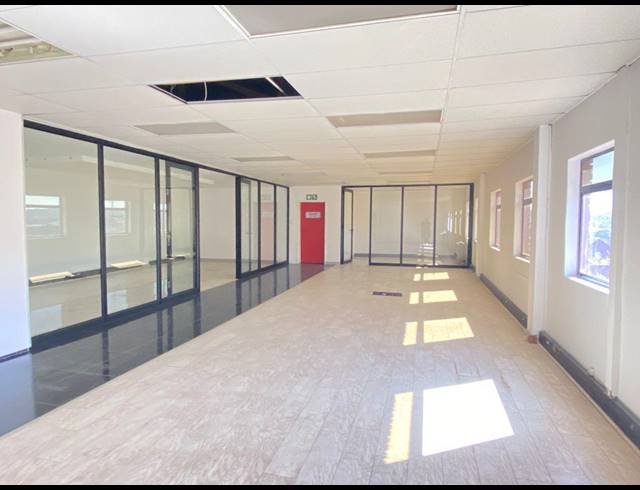 3,086M² WAREHOUSE TO LET IN STRIJDOMPARK